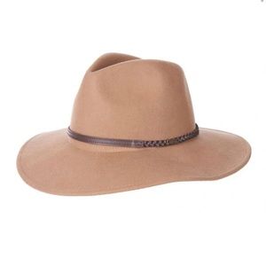 Barbour Tack Fedora Hat in Camel, size Large. New in box.
